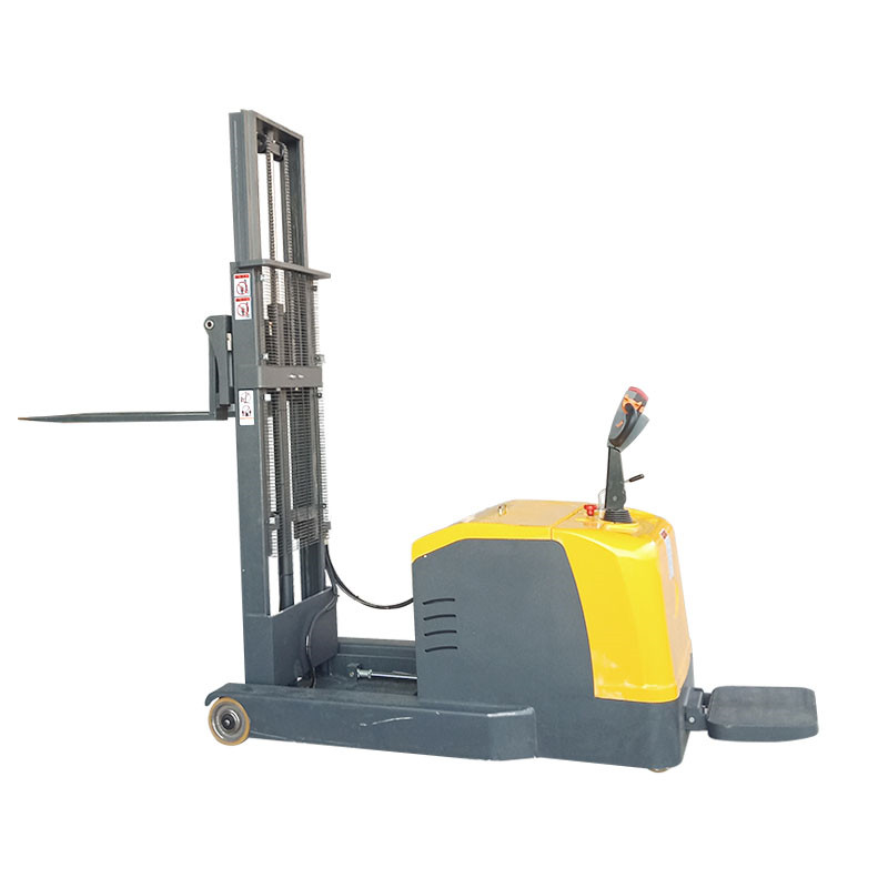 前移式電動(dòng)堆高車廠商淺談電動(dòng)堆高車發(fā)展趨勢(shì)