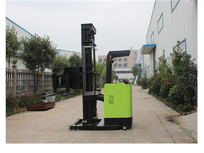 三向電動(dòng)叉車1