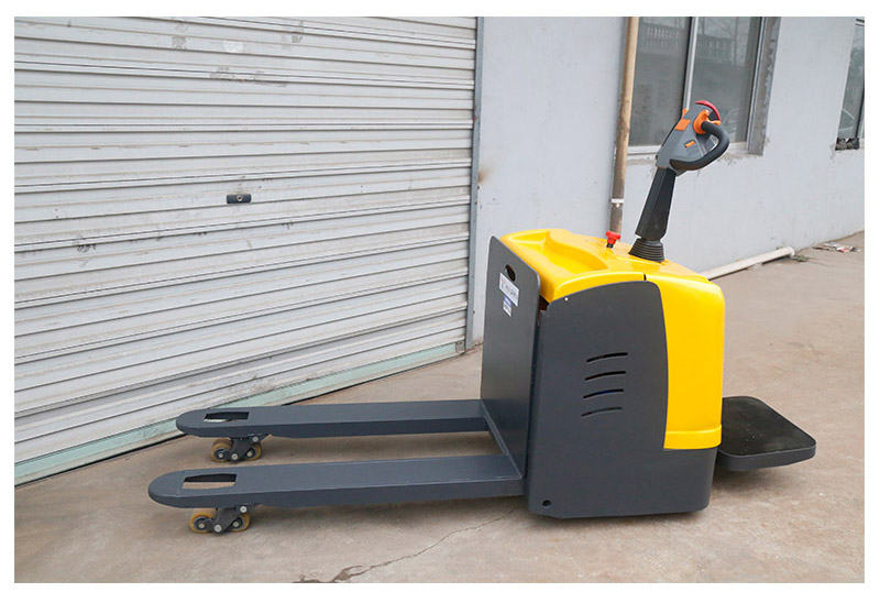 小型電動(dòng)平板搬運(yùn)車(chē)2