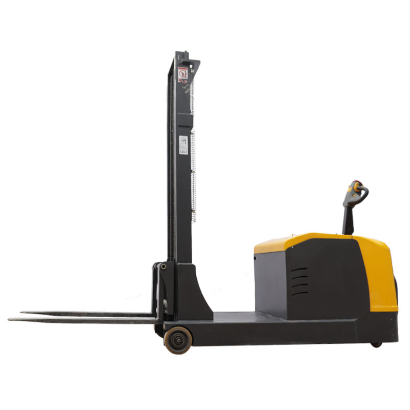 全電動(dòng)堆高車生產(chǎn)廠家操作堆高車要注意什么