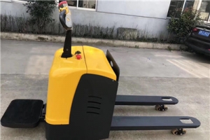 酷暑的夏日電動(dòng)平臺(tái)搬運(yùn)車(chē)應(yīng)該如何保養(yǎng)？?