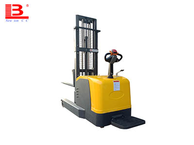 全電動(dòng)前移式堆高車(chē)