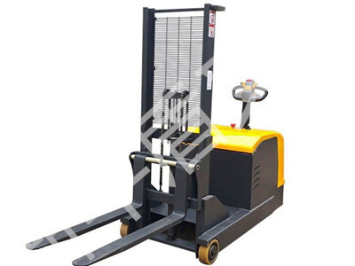 全電動(dòng)前移式堆高車(chē)