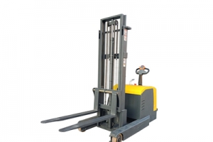 電動(dòng)叉車(chē)廠家銷(xiāo)售淺談電動(dòng)叉車(chē)現(xiàn)狀