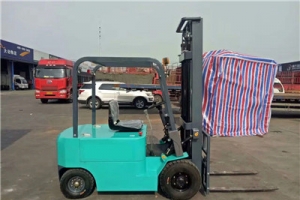 倉儲電動叉車廠家提示電動叉車到底要怎么保養(yǎng)？