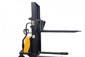 半電動(dòng)堆高車充電常見誤區(qū)是什么呢？