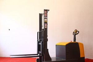 電動(dòng)叉車有支腿和無支腿的優(yōu)缺點(diǎn)你了解嗎？