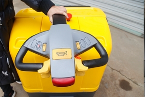 新電動(dòng)搬運(yùn)車如何操作？