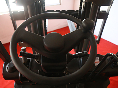 小型電動(dòng)叉車(chē)