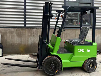電動(dòng)叉車(chē)