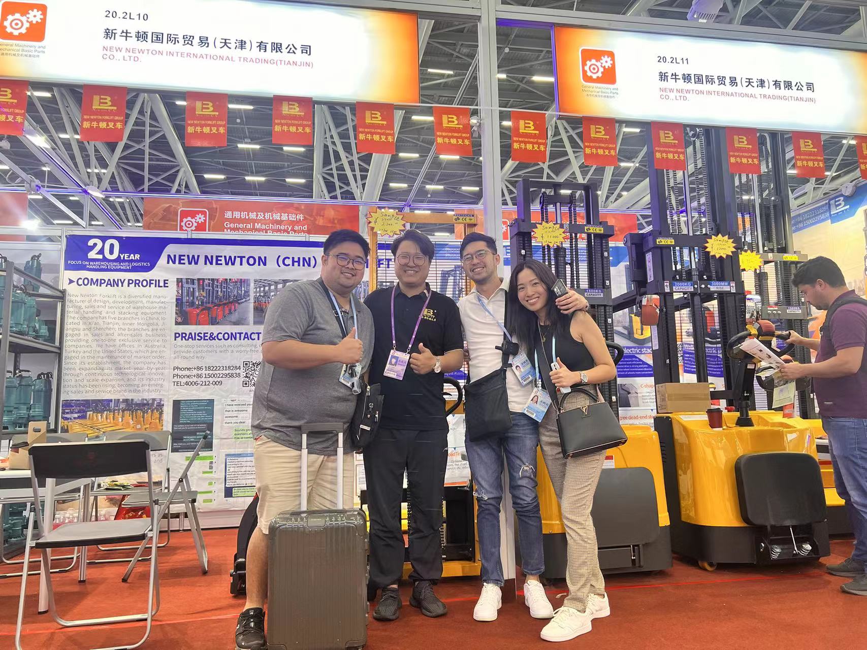 再聚廣交會(huì)，新牛頓叉車(chē)物流搬運(yùn)設(shè)備的明星登場(chǎng)！