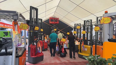 新牛盾叉車(chē)