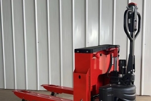 馭電越境，智載無(wú)界——全電動(dòng)越野搬運(yùn)車(chē)